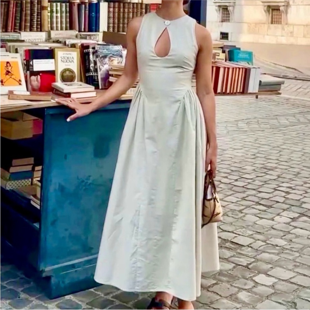NWT Elegant Cream Sleeveless Dress With Pockets Size Large